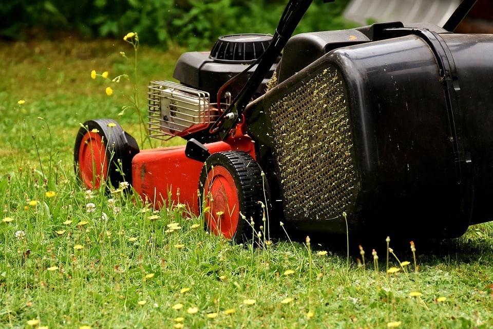 Ajuster la tringlerie d'un carburateur pour un bon entretien de jardin