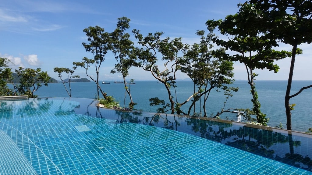Comment choisir la bonne inclinaison pour votre piscine de jardin ?